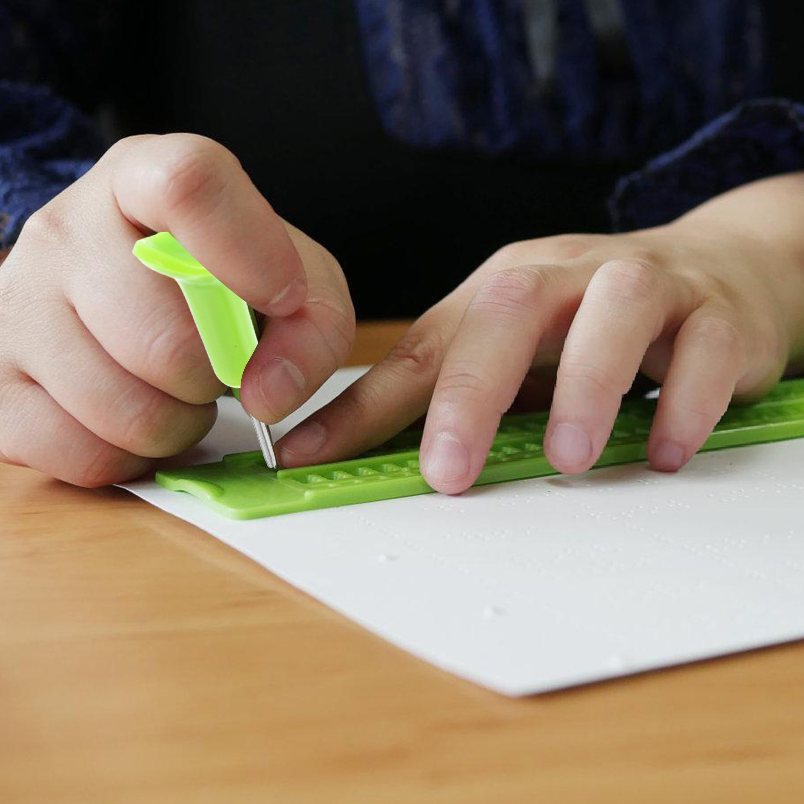 Writing Tools - قلم برايل محمول مصنوع من البلاستيك